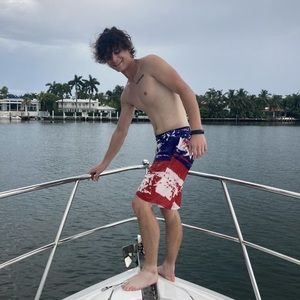 Meet your Posher, Cameron